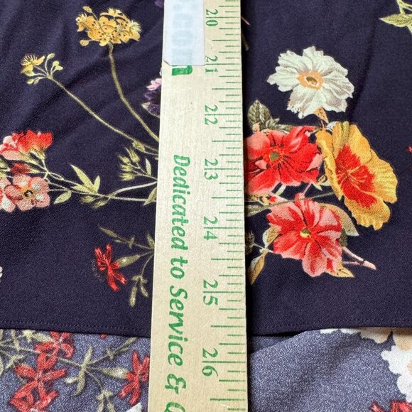 ModCloth Top Womens Plus 3X Purple Red Floral Roll Tab Wrap Blouse VNeck Dark - Picture 6 of 8